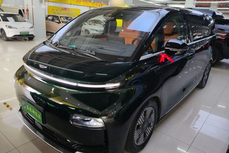 Used Geely Galaxy LEVC L380 2024 140-Degree 6-Seater All-Wheel-Drive Ultra