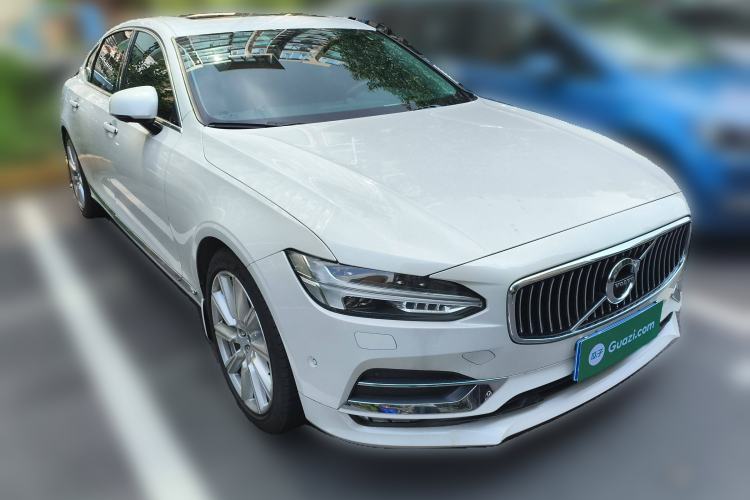 Used Volvo S90 2018 T5 Prestige Edition Front Right 45 Deg
