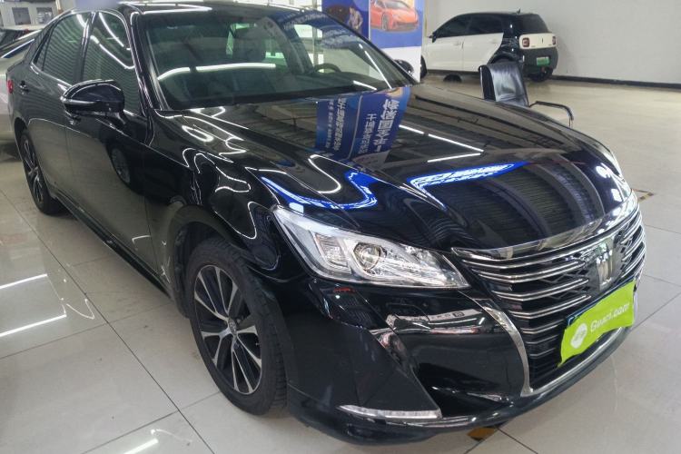 Used Toyota Crown 2018 2.0T Fashion Edition Front Right 45 Deg