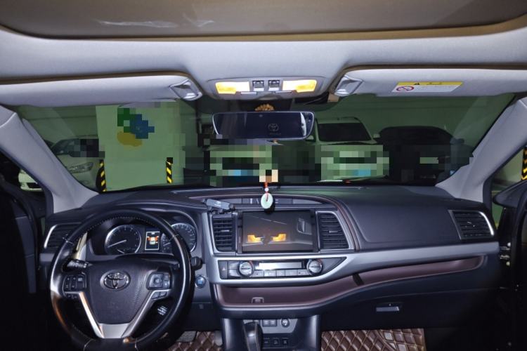 Used Toyota Highlander 2018 2.0T Four-Wheel Drive Prestige Version 7 Seats China VI Standard Center Console
