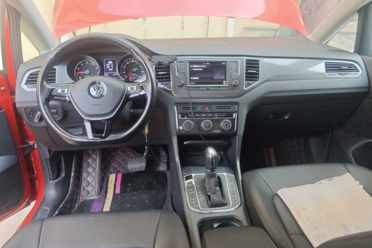 Used Volkswagen Golf Sportsvan 2016 230TSI Automatic Trend Edition Center Console
