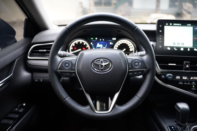 Used Toyota Camry 2021 2.0G Luxury Edition
