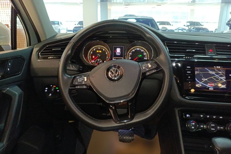 Used Volkswagen Tiguan L 2020 330TSI Automatic Two-Wheel Drive Panoramic Comfort Edition China VI Standard