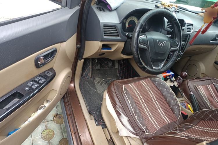 Used Wuling Hongguang 2014 1.2L S Comfort Model China IV