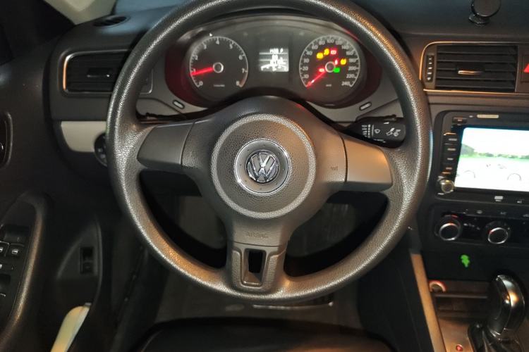 Used Volkswagen Sagitar 2012 1.6L Automatic Comfort Edition Steering Wheel