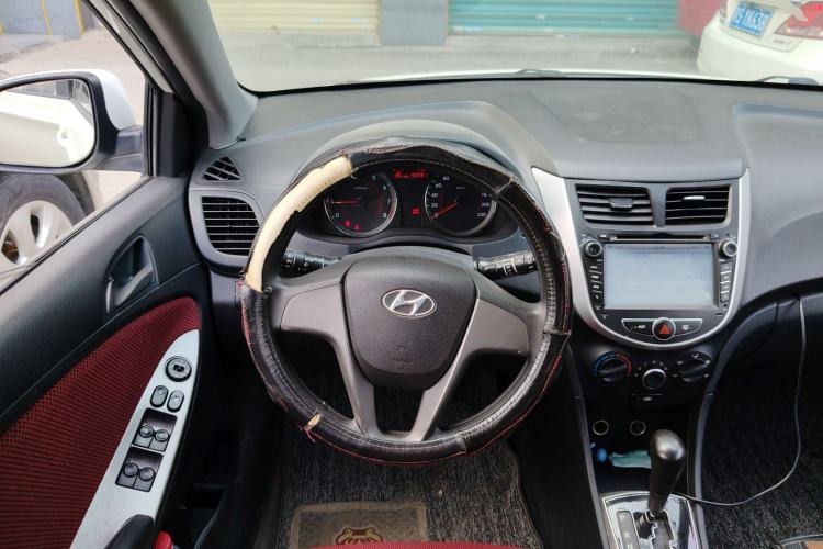 Used Hyundai Verna Ray 2014 1.4L Automatic GLX Steering Wheel