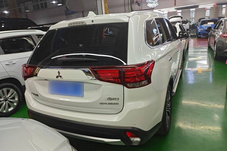 Used Mitsubishi Outlander 2016 2.4L 4x4 Luxury Edition 7-Seater
