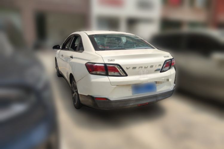 Used Venucia D60 2018 1.6L CVT Smart Connect Elite Edition
