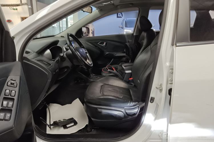 Used Hyundai ix35 2015 2.0L Automatic 2WD Smart Type China IV