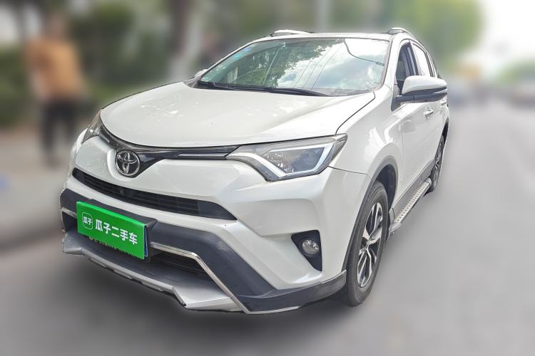 Used Toyota RAV4 2019 2.0L CVT Two-Wheel Drive Luxury Version China VI Standard