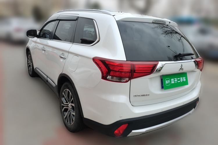 Used Mitsubishi Outlander 2016 2.4L 4x4 Elite Edition 5 Seats Rear Left 45 Deg