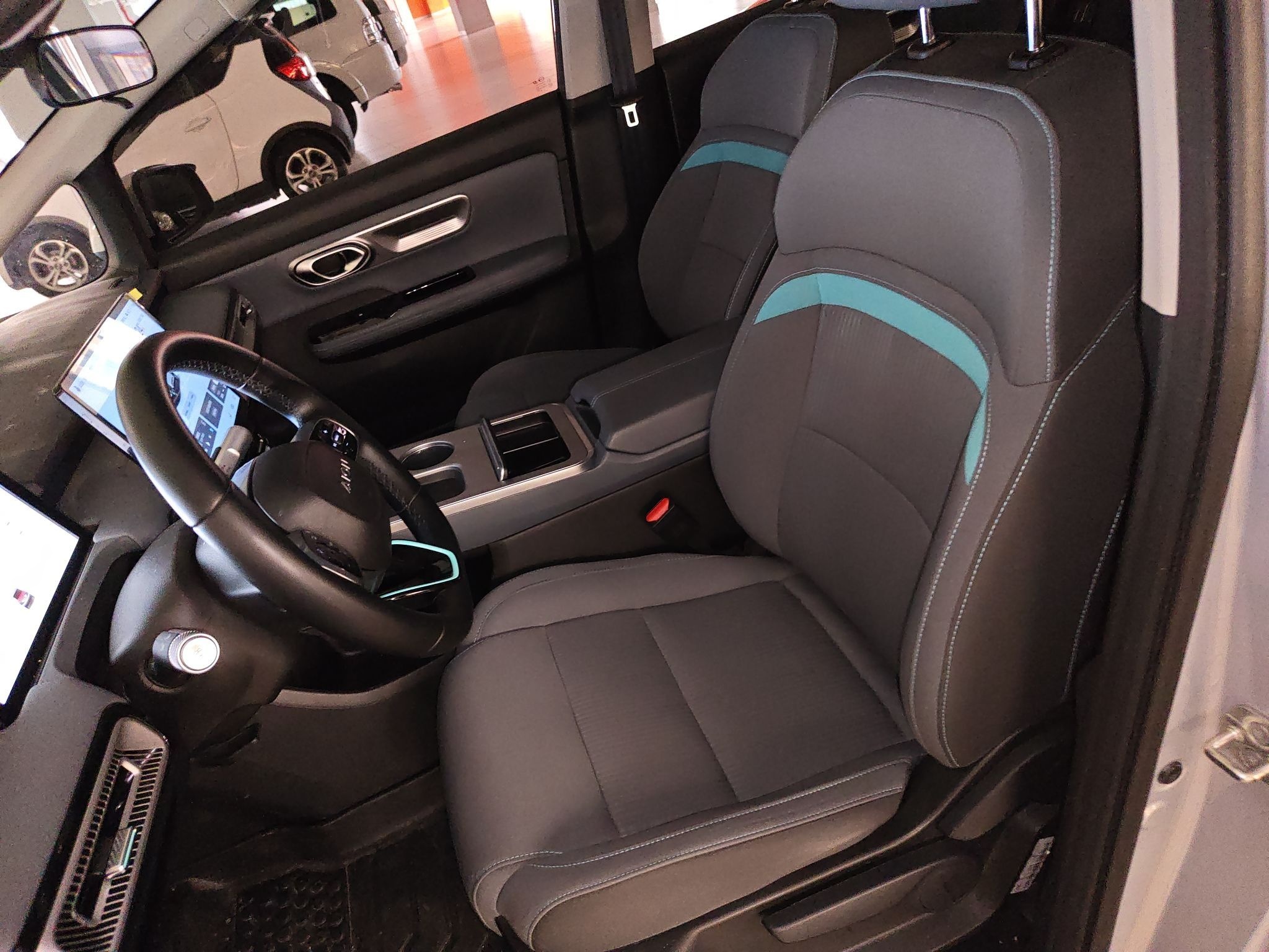 Переднее сиденье в автомобиле