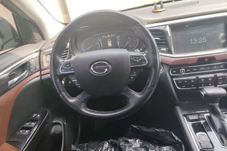 Used GAC Trumpchi GS8 2017 320T Two-Wheel Drive Luxury Smart Connectivity Version (7 Seats) Steering Wheel