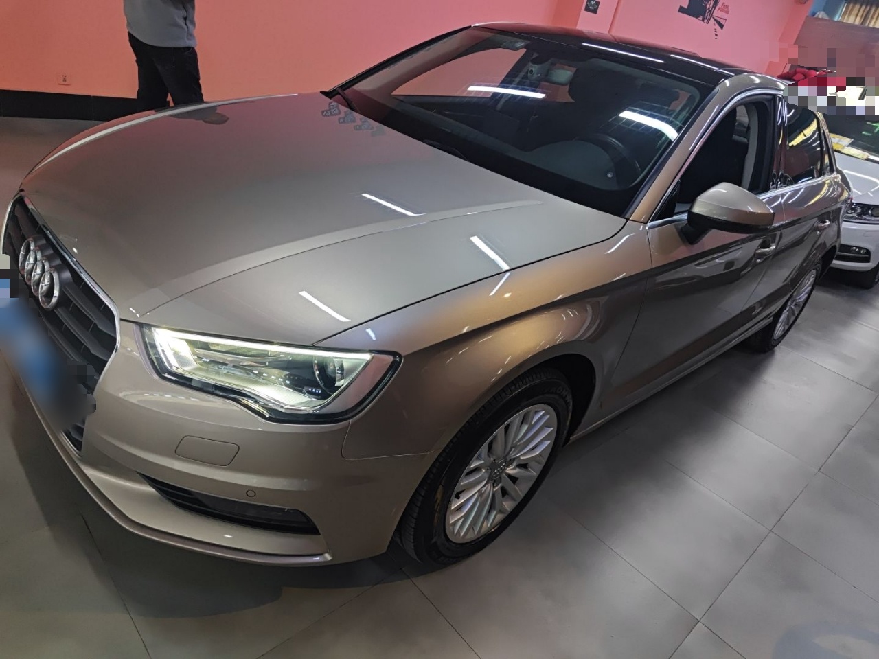 Под передней частью автомобиля