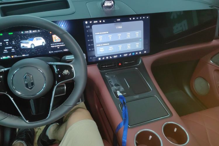 Used Hima AITO M8 2025 Extended-Range Ultra Version 53.4 kWh 6-Seater Edition Center Console