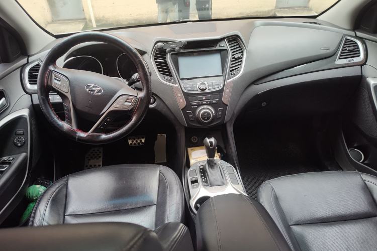 Used Hyundai Santa Fe 2015 2.4L Automatic Two-Wheel Drive Smart Version 5 Seats
