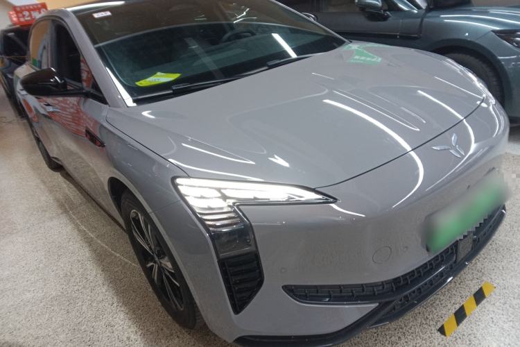 Used Hongqi EH7 2024 690 Pro Front Right 45 Deg