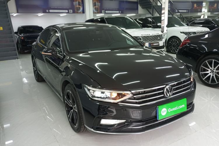 Used Volkswagen Magotan 2020 330TSI DSG Luxury Edition Front Right 45 Deg