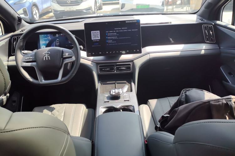 Used BYD Song L DM-i 2025 Intelligent Driving Version 112 km Beyond-Range Type Center Console