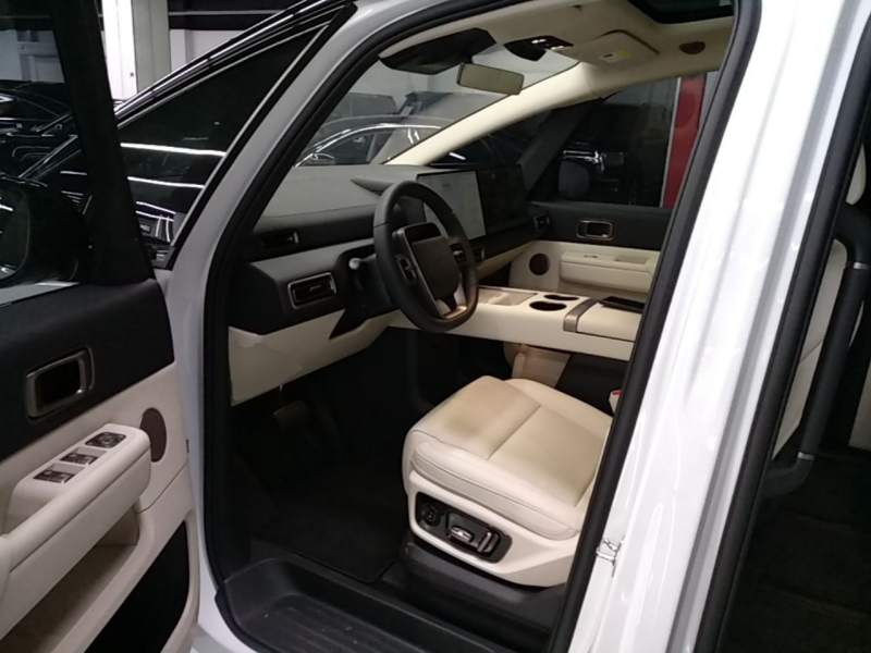 Used Li Auto MEGA 2025 Home Family Special Edition — 15