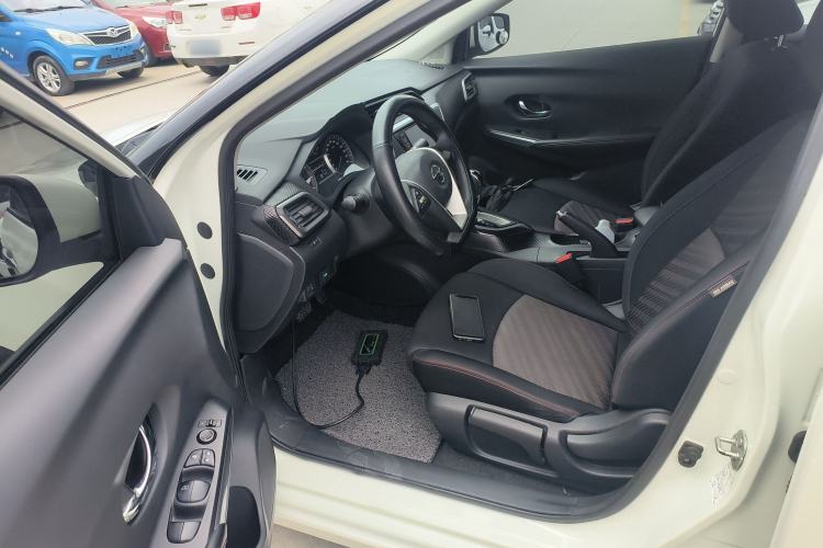 Used Nissan Lannia 2016 1.6L CVT Cool Edition Driver Seat