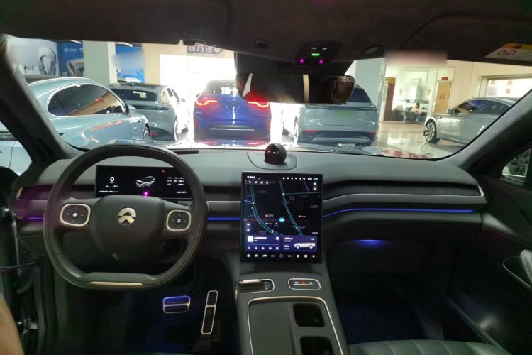 Used Nio ES8 2024 75 kWh Center Console