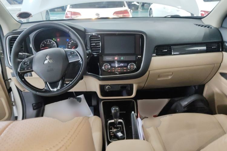 Used Mitsubishi Outlander 2018 2.0L Two-Wheel Drive Glory Edition 5 Seats