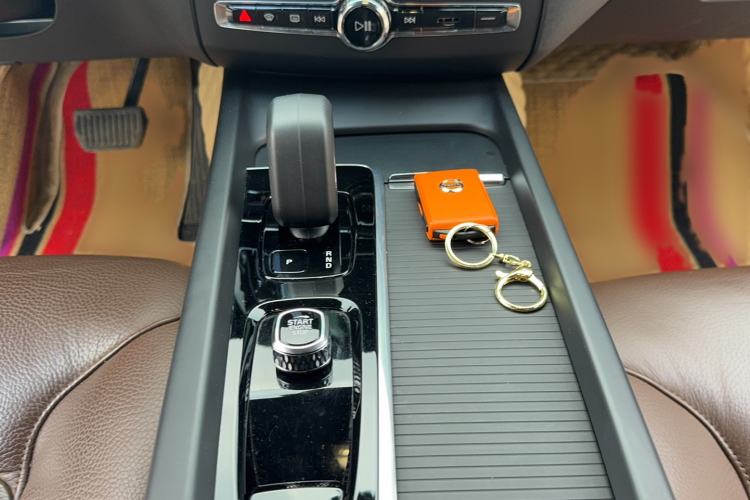 Used Volvo XC60 2023 B5 4x4 Smart Luxury Edition
