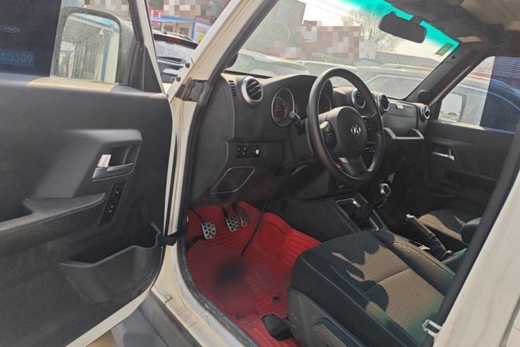 Used BAIC Off-Road BJ40 2016 40L 2.0T Manual Two-Wheel Drive Luxury Edition
