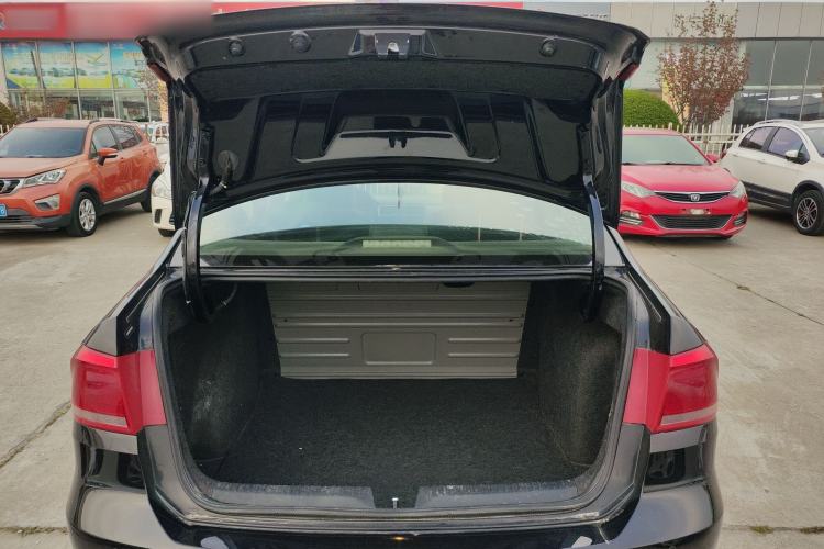 Used Volkswagen Santana 2015 1.6L Manual Comfort Edition Trunk