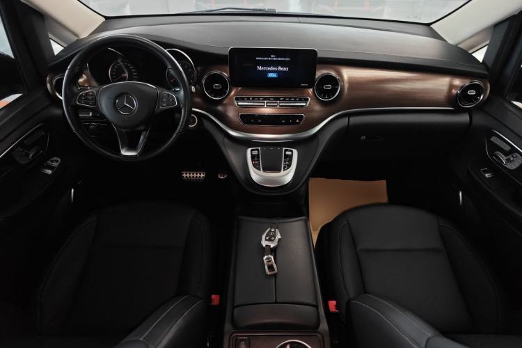 Used Mercedes-Benz V-Class 2021 V 260 Prestige Edition Center Console