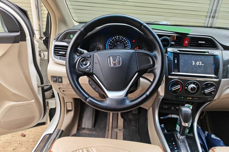 Used Honda Crider 2015 1.8L automatic luxury edition

