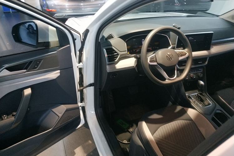 Used Volkswagen Tharu 2023 300TSI Two-Wheel-Drive Crescent Edition
