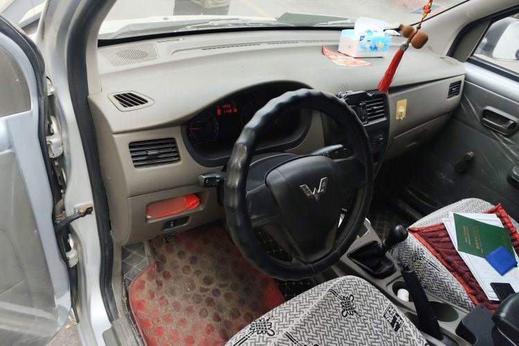 Used Wuling Rongguang V 2019 1.5L Window-Sealed Utility Model China VI LAR Center Console