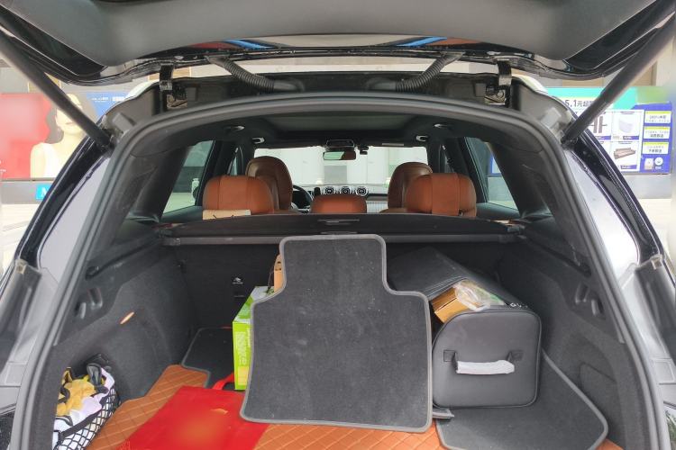 Used Mercedes-Benz GLC 2024 Facelifted GLC 260 L 4MATIC Luxury Version 5 Seats