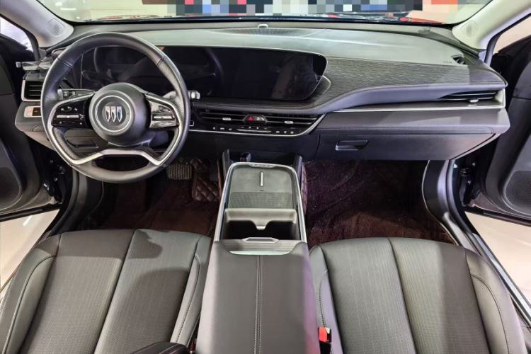 Used Buick LaCrosse 2025 28T Platinum Edition
