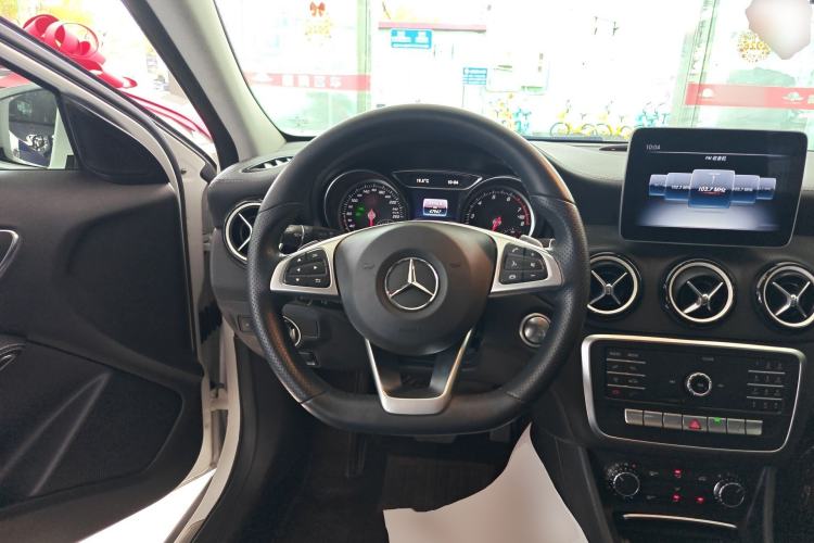 Used Mercedes-Benz GLA 2019 GLA 200 Fashion Model Steering Wheel