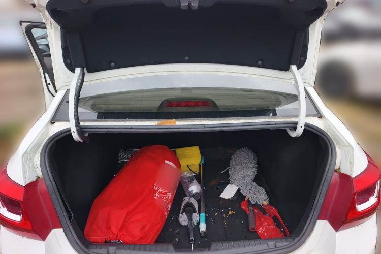 Used Chevrolet Cruze 2015 1.5L Classic SE MT Trunk