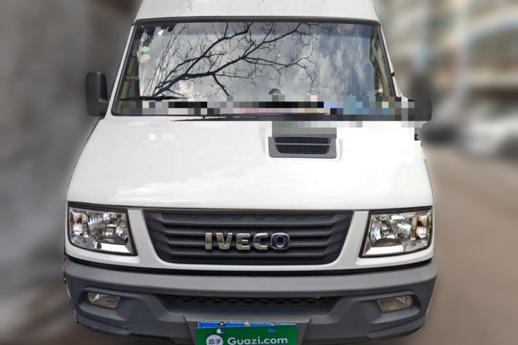 Used Iveco Daily 2020 2.5T A35 Passenger Van Single-Tire Mid-Roof Design 5-9 Seats China V Emission Standard Front