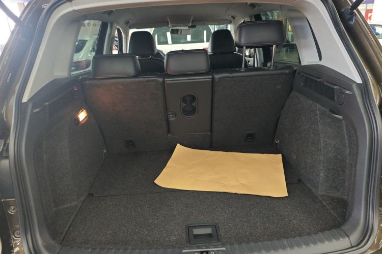 Used Volkswagen Tiguan L 2016 280TSI Automatic Two-Wheel-Drive Silk Road Style Edition
