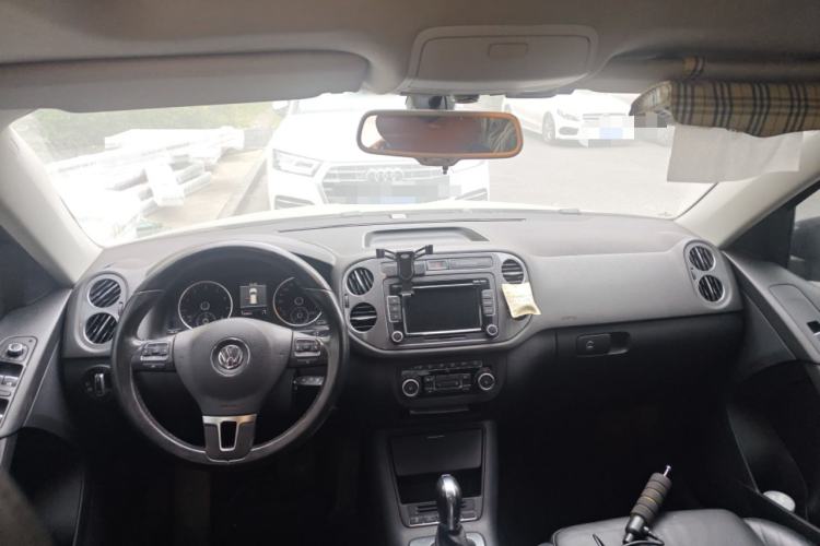 Used Volkswagen Tiguan 2012 2.0 TSI Comfort Edition Center Console