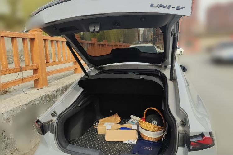 Used CHANGAN UNI-V 2022 2.0T Sporty Version Trunk