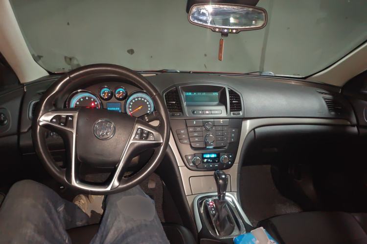 Used Buick Regal 2013 1.6T Automatic Elite Sport Edition Center Console