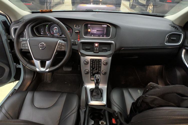 Used Volvo V40 2018 T3 Zhiya Edition
