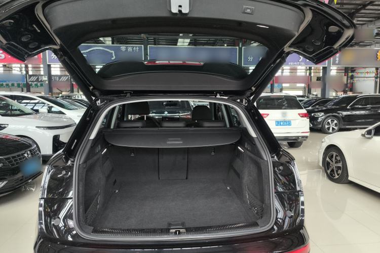 Used Audi Q5L 2022 40T Fashionable and Dynamic Model Trunk
