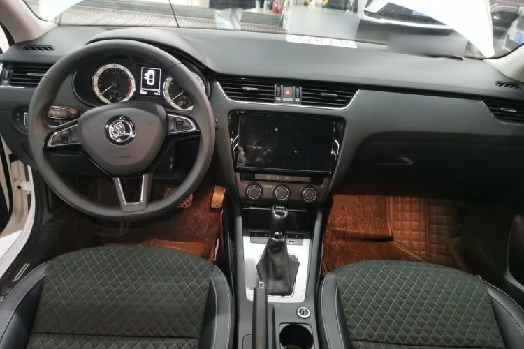 Used Skoda Octavia 2019 TSI230 DSG SmartDrive Luxury Edition China VI Center Console