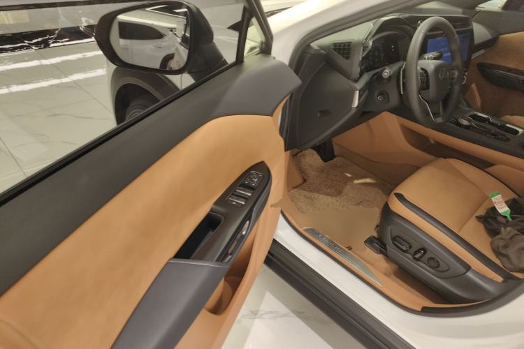 Used Lexus RZ 2023 450e All-Wheel Drive Luxury Edition Driver Seat