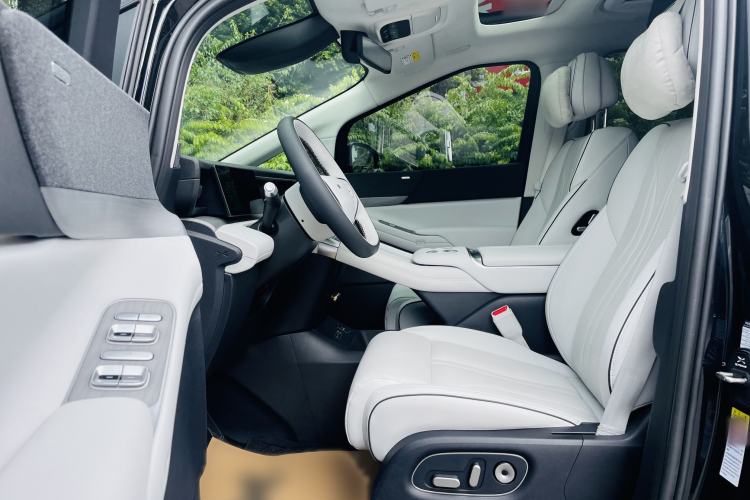 Used XPeng X9 2024 702 Ultra-Long Range Max Interior 1