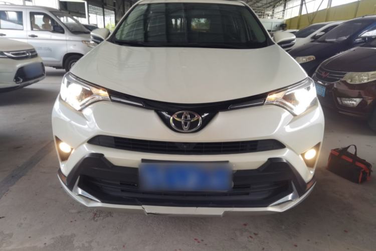 Used Toyota RAV4 2016 2.0L CVT Two-Wheel Drive Fashion Edition China V Standard
