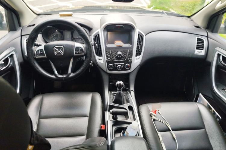 Used JMC Yusheng S350 2013 2.0T Manual Two-Wheel Drive Gasoline Ultra-Luxury 5-Seater Center Console